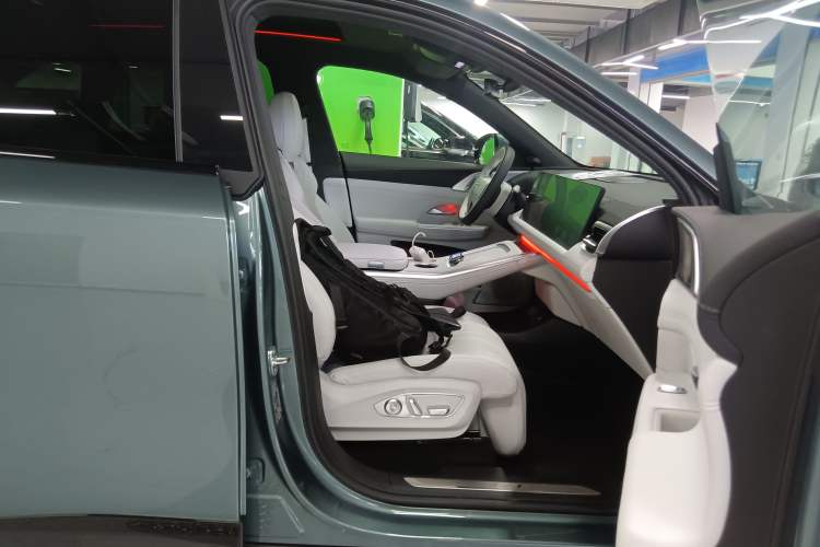 Used XPeng G9 2025 625 Long-Range Max Right Front Seat