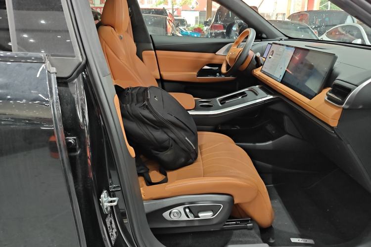 Used XPeng G9 2025 625 Long-Range Max Right Front Seat