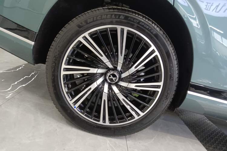 Used XPeng G9 2025 625 Long-Range Max Right Rear Wheel Hub