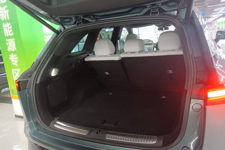 Used XPeng G9 2025 625 Long-Range Max Trunk