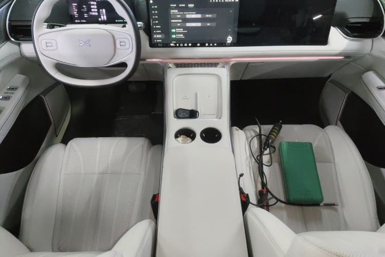 Used XPeng G9 2025 625 Long-Range Max Center Console