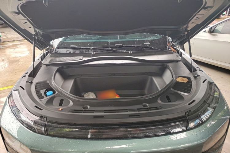 Used XPeng G9 2025 680 Ultra-Long Range All-Wheel Drive Max Engine Bay