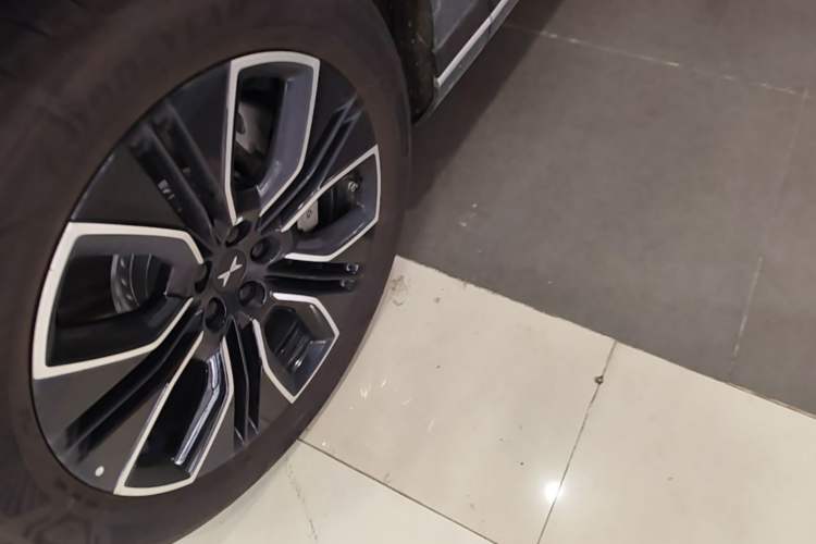 Used XPeng G9 2025 625 Long-Range Max Exterior 4