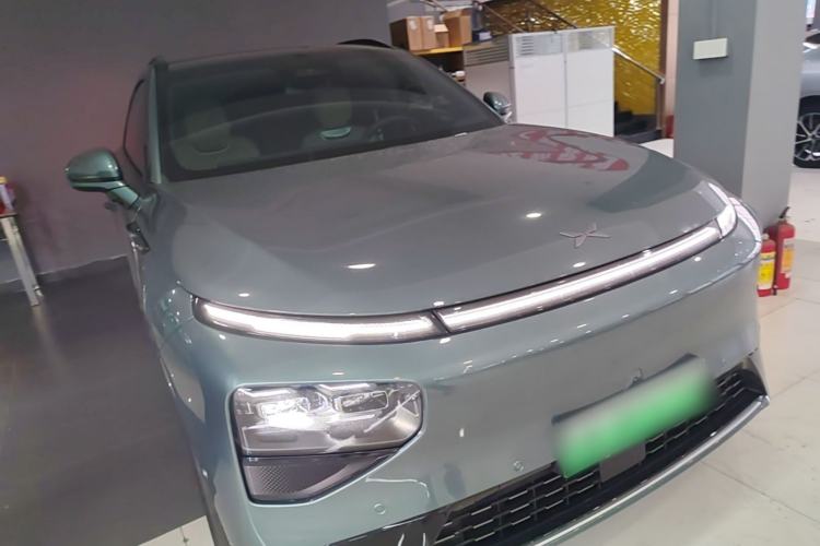 Used XPeng G9 2025 625 Long-Range Max Front Right 45 Deg