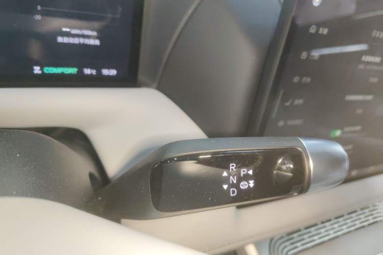 Used XPeng G9 2025 625 Long-Range Max Gear Lever
