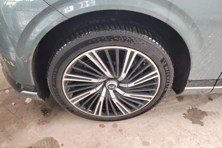 Used XPeng G9 2025 680 Ultra-Long Range All-Wheel Drive Max Left Front Wheel Hub