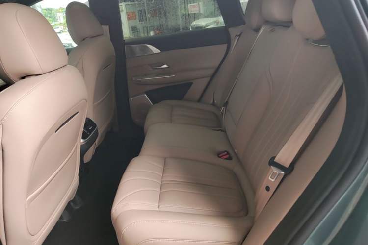 Used XPeng G9 2025 680 Ultra-Long Range All-Wheel Drive Max Left Rear Seat