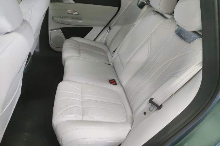 Used XPeng G9 2025 625 Long-Range Max Left Rear Seat