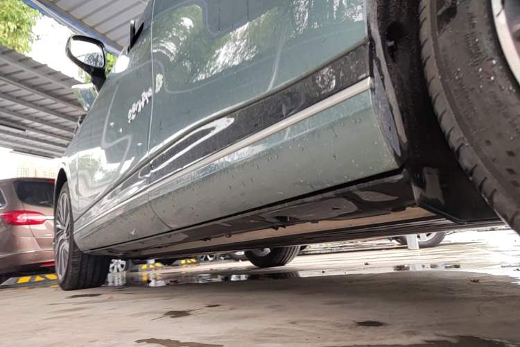 Used XPeng G9 2025 680 Ultra-Long Range All-Wheel Drive Max Left Side Sill