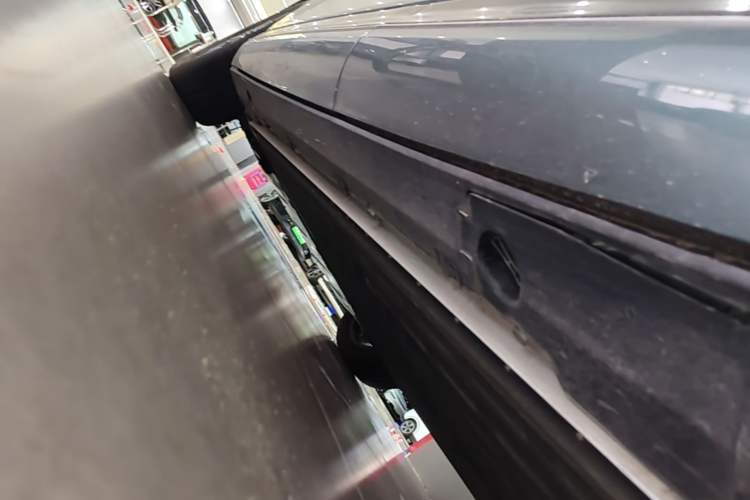 Used XPeng G9 2025 625 Long-Range Max Left Side Sill