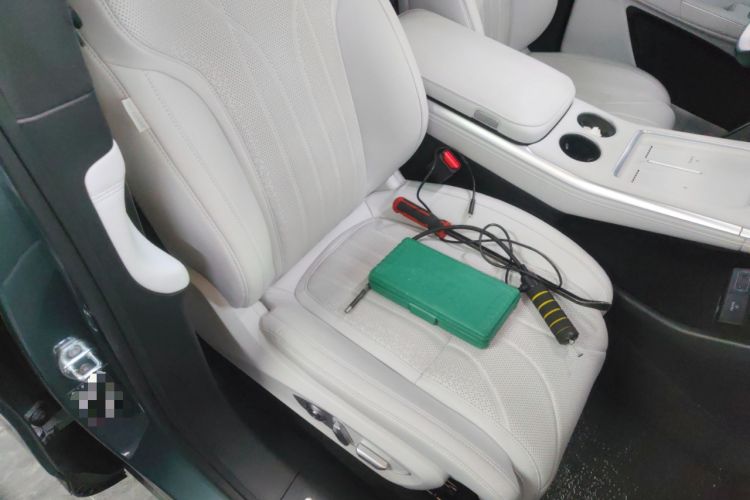 Used XPeng G9 2025 625 Long-Range Max Right Front Seat