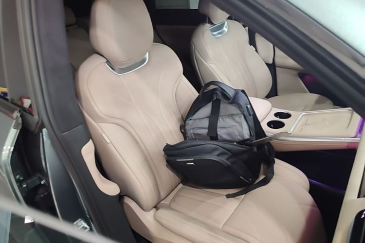 Used XPeng G9 2025 625 Long-Range Max Right Front Seat