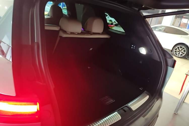 Used XPeng G9 2025 625 Long-Range Max Trunk
