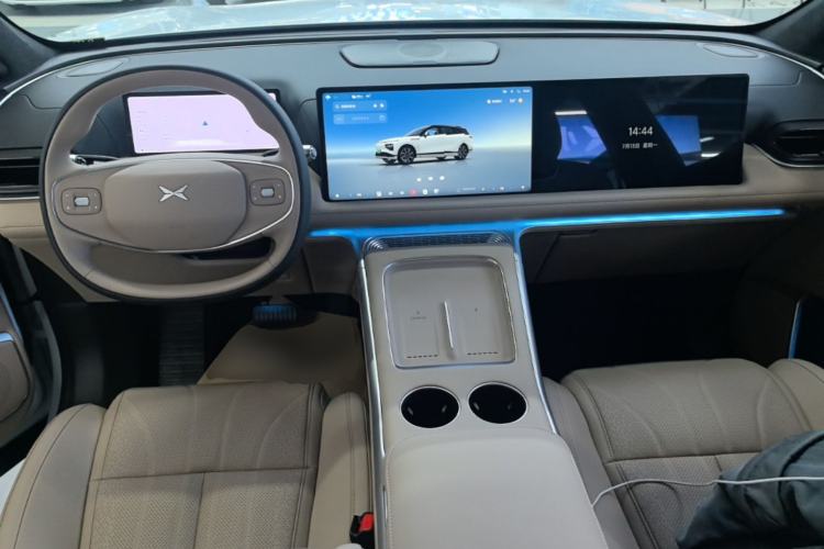 Used XPeng G9 2025 725 with Ultra-Long Range Max Center Console