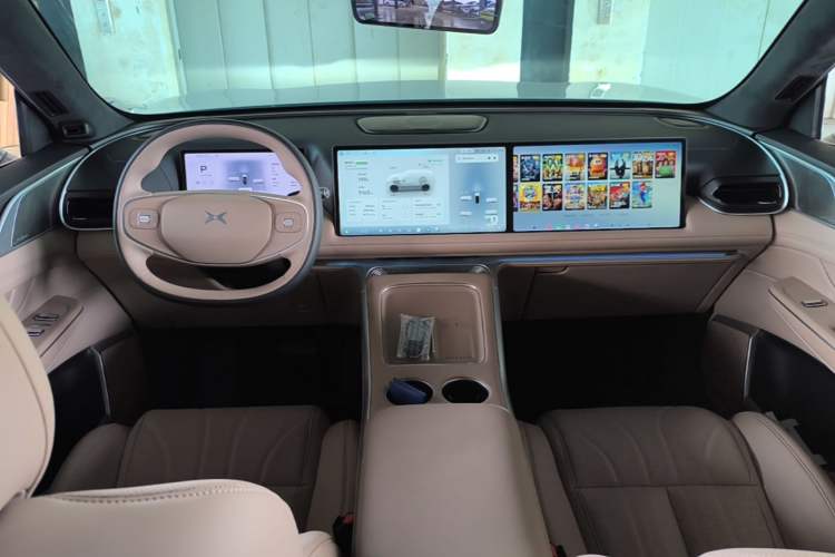 Used XPeng G9 2025 725 with Ultra-Long Range Max Center Console