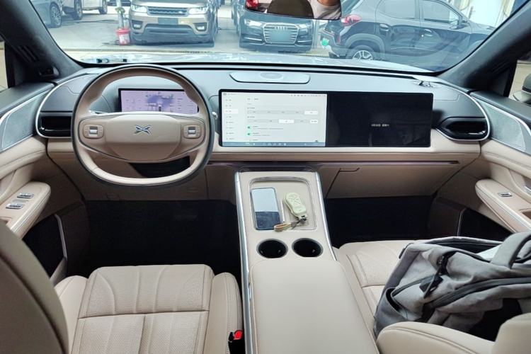 Used XPeng G9 2025 725 with Ultra-Long Range Max Center Console