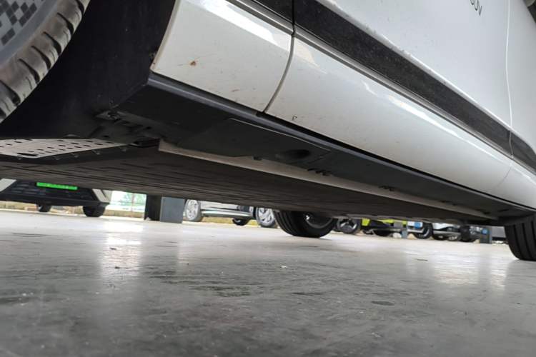 Used XPeng G9 2025 725 with Ultra-Long Range Max Chassis Front Left