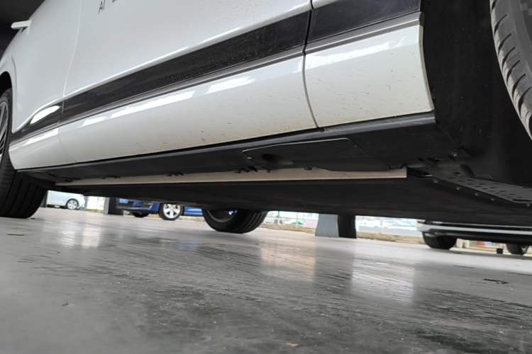 Used XPeng G9 2025 725 with Ultra-Long Range Max Chassis Front Right