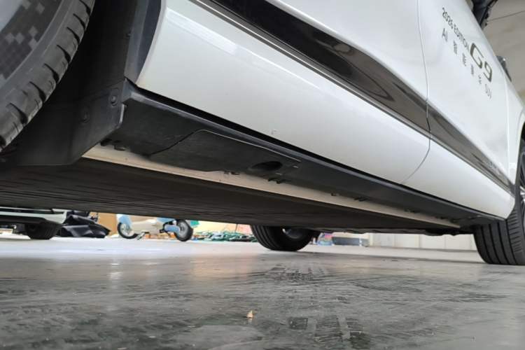 Used XPeng G9 2025 725 with Ultra-Long Range Max Chassis Rear Right