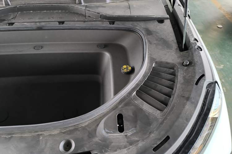 Used XPeng G9 2025 725 with Ultra-Long Range Max Engine Bay Left