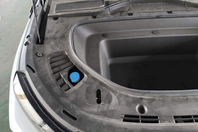 Used XPeng G9 2025 725 with Ultra-Long Range Max Engine Bay Right