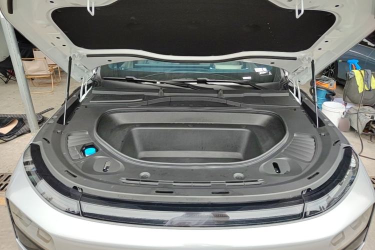 Used XPeng G9 2025 725 with Ultra-Long Range Max Engine Bay