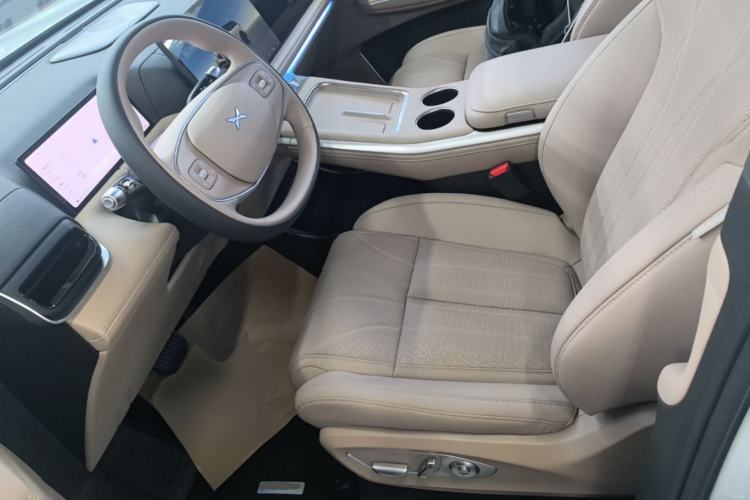 Used XPeng G9 2025 725 with Ultra-Long Range Max Left Front Seat