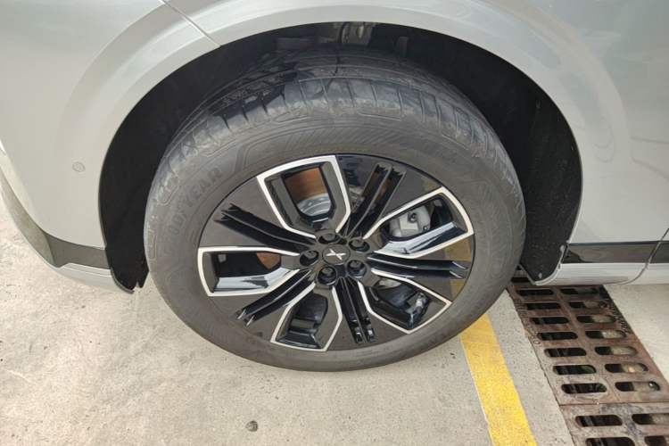 Used XPeng G9 2025 725 with Ultra-Long Range Max Left Front Wheel Hub