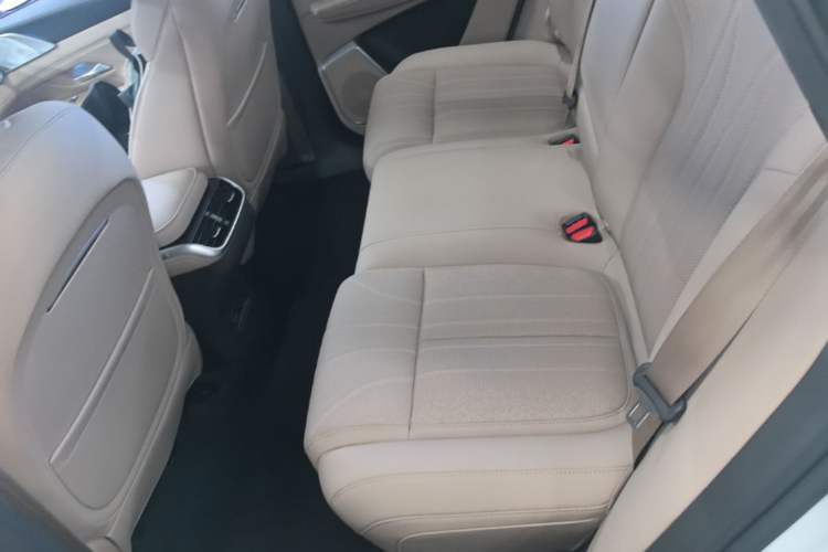 Used XPeng G9 2025 725 with Ultra-Long Range Max Left Rear Seat
