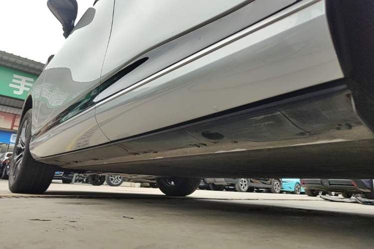 Used XPeng G9 2025 725 with Ultra-Long Range Max Left Side Sill