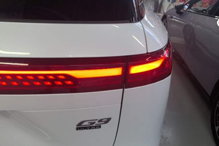 Used XPeng G9 2025 725 with Ultra-Long Range Max Right Rear Taillight