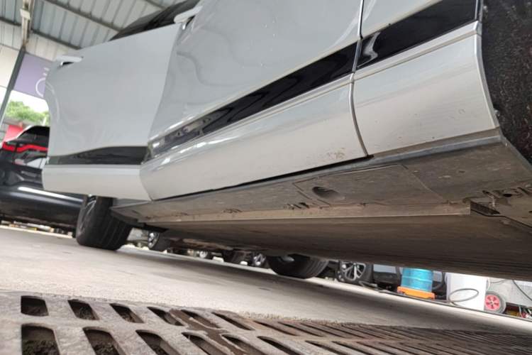 Used XPeng G9 2025 725 with Ultra-Long Range Max Right Side Sill