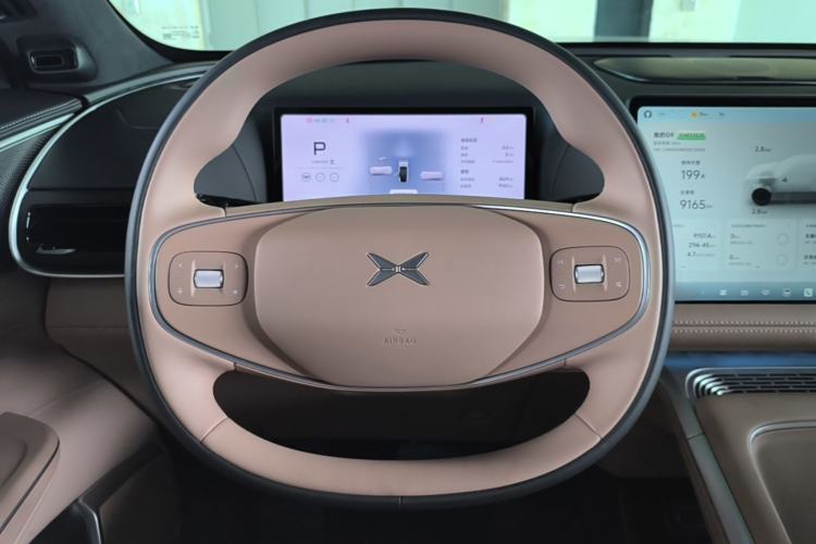 Used XPeng G9 2025 725 with Ultra-Long Range Max Steering Wheel