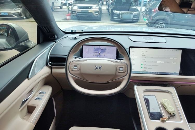 Used XPeng G9 2025 725 with Ultra-Long Range Max Steering Wheel