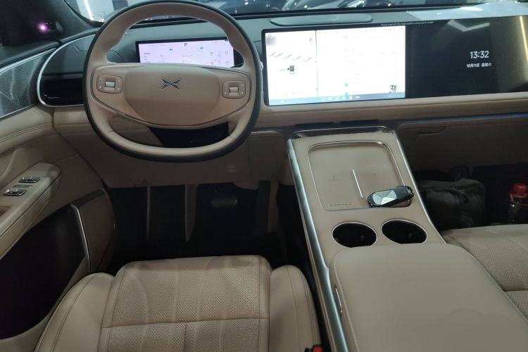 Used XPeng G9 2025 725 with Ultra-Long Range Max Center Console