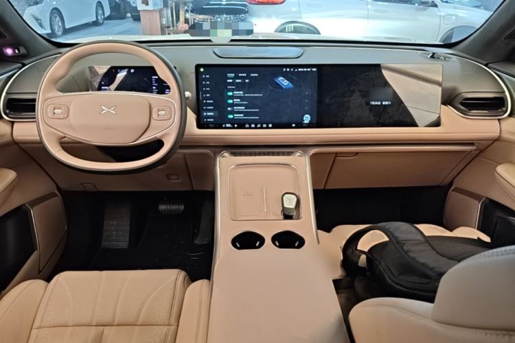 Used XPeng G9 2025 725 with Ultra-Long Range Max Center Console