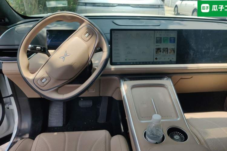 Used XPeng G9 2025 625 Long-Range Max Center Console