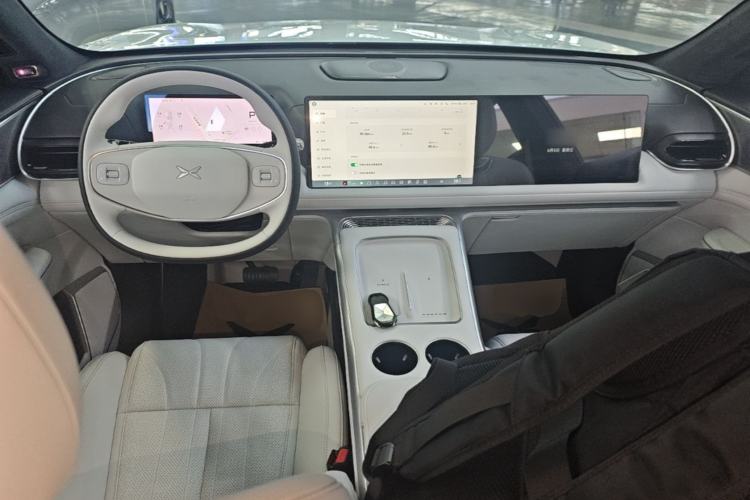 Used XPeng G9 2025 725 with Ultra-Long Range Max Center Console