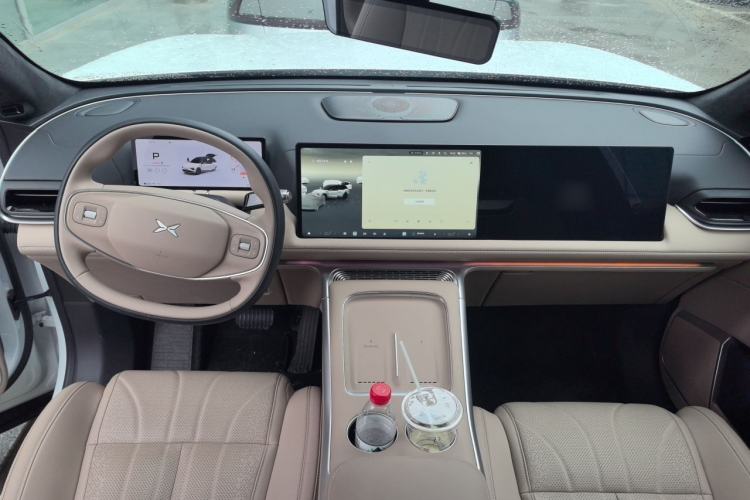 Used XPeng G9 2025 725 with Ultra-Long Range Max Center Console