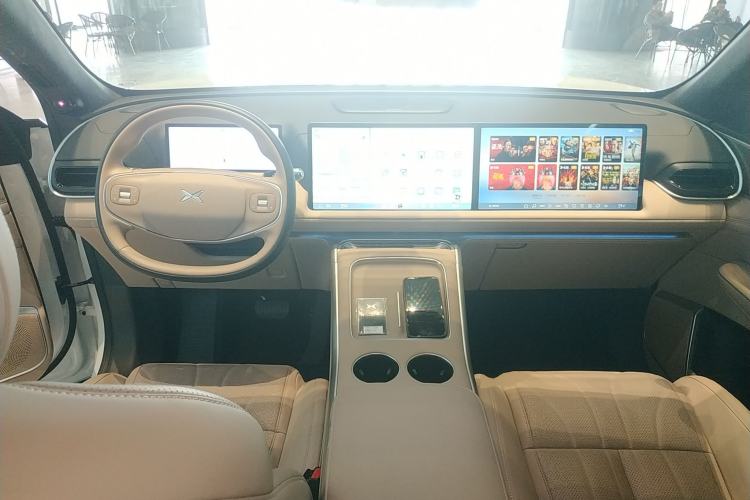Used XPeng G9 2025 625 Long-Range Max Center Console