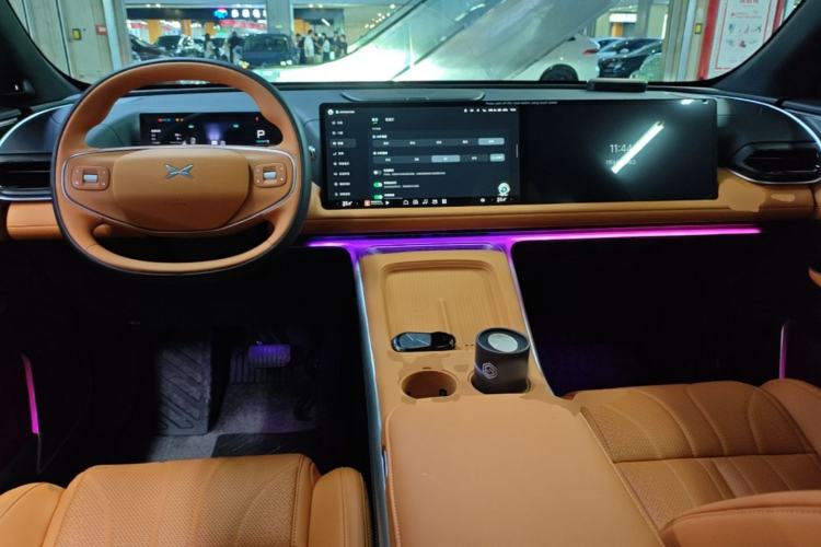 Used XPeng G9 2025 725 with Ultra-Long Range Max Center Console