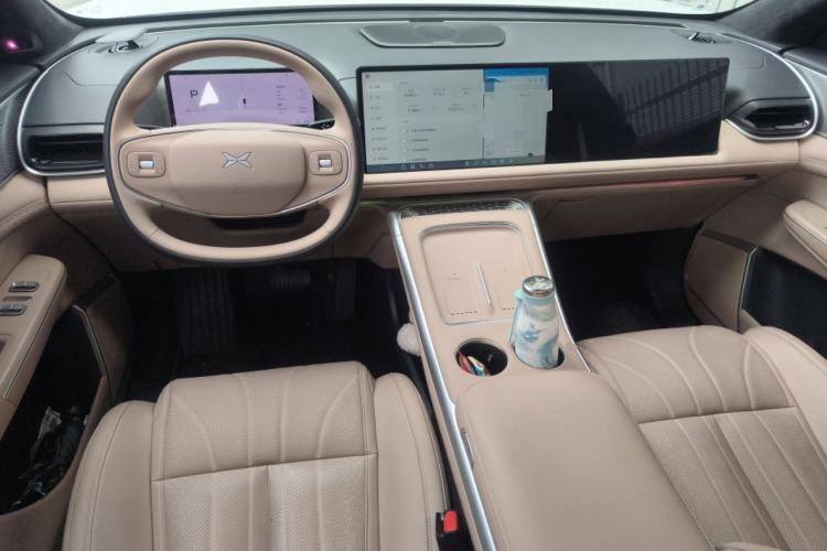 Used XPeng G9 2025 725 with Ultra-Long Range Max Center Console