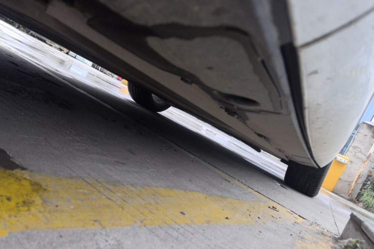 Used XPeng G9 2025 725 with Ultra-Long Range Max Chassis Front Left