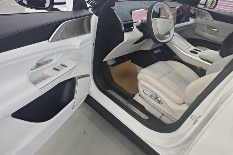 Used XPeng G9 2025 725 with Ultra-Long Range Max Driver Seat