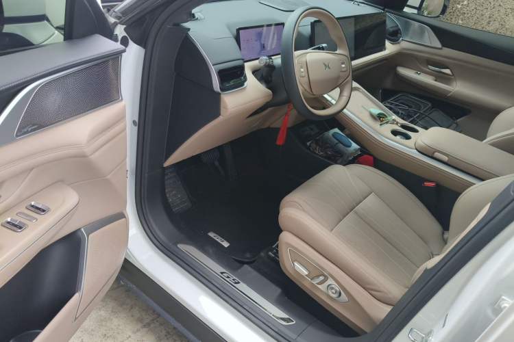 Used XPeng G9 2025 725 with Ultra-Long Range Max Driver Seat
