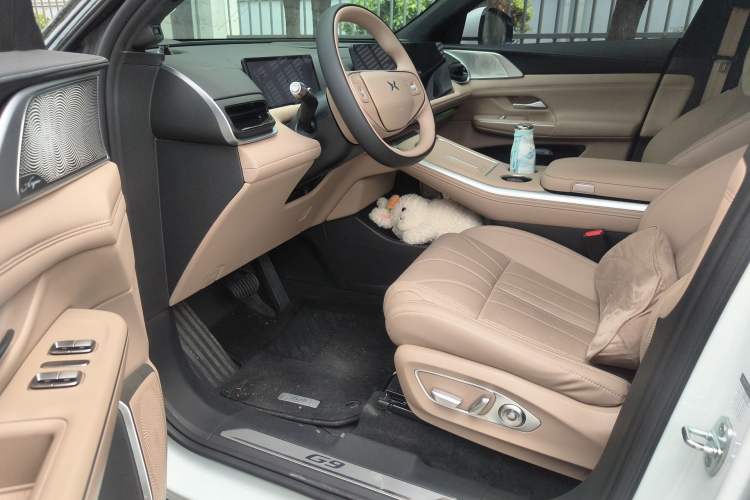 Used XPeng G9 2025 725 with Ultra-Long Range Max Driver Seat