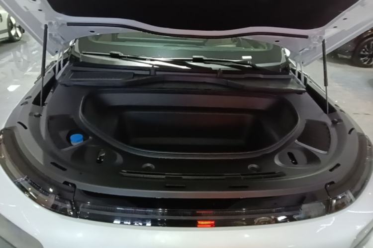 Used XPeng G9 2025 725 with Ultra-Long Range Max Engine Bay