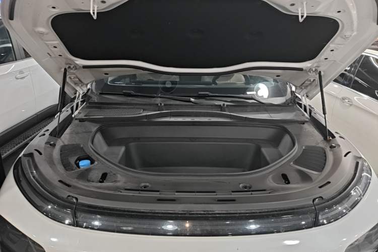 Used XPeng G9 2025 625 Long-Range Max Engine Bay