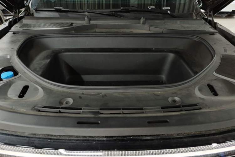 Used XPeng G9 2025 625 Long-Range Max Engine Bay