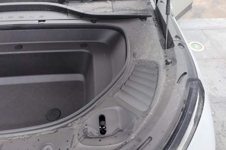 Used XPeng G9 2025 725 with Ultra-Long Range Max Engine Bay Left